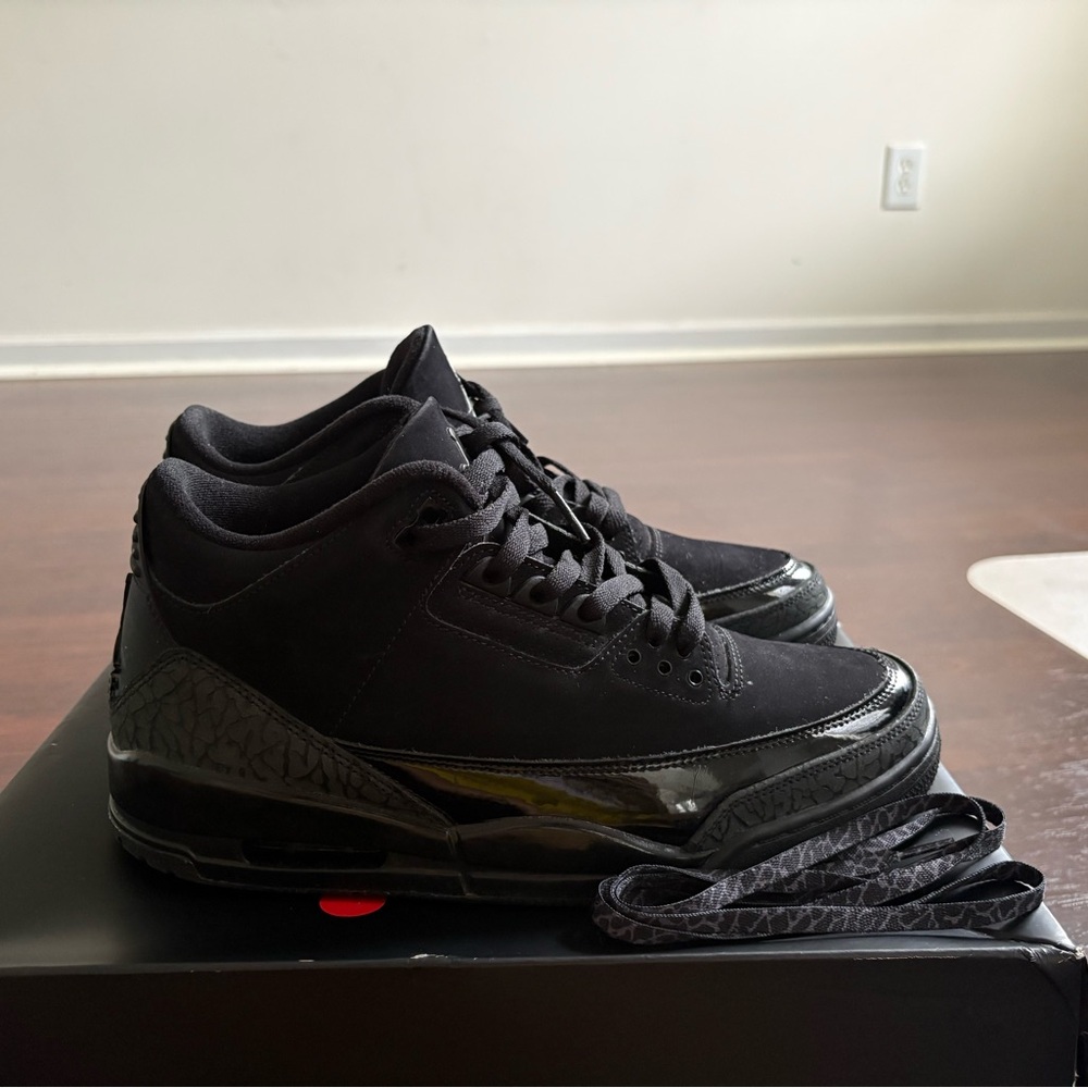 Jordan 3 black cats size 10.5 barely worn been sitting in the box